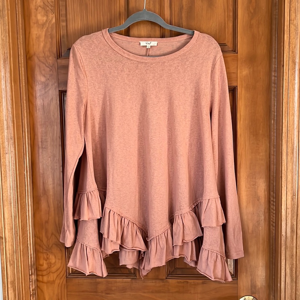 Easel peach top with ruffle hem